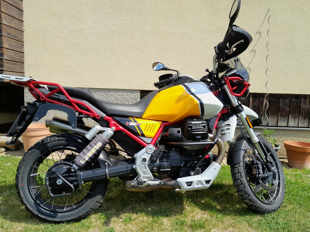 Moto Guzzi V85//
